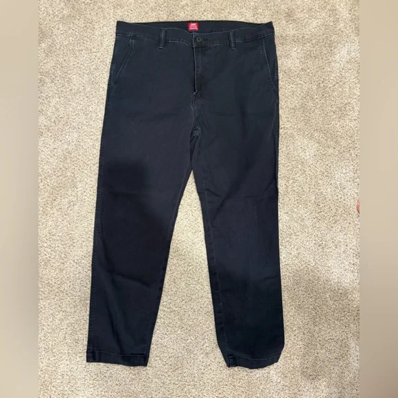 Men’s Levi Pants - Picture 2 of 4